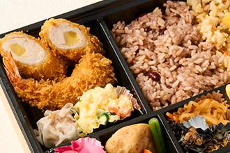 ロースカツとエビフライ弁当